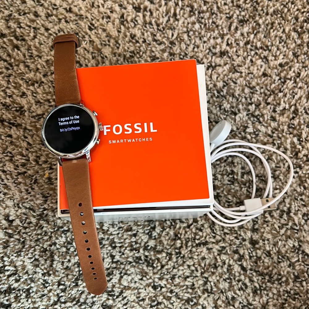 Silver Fossil Venture HR Gen 4 Smartwatch DW7F1 with brown watch strap